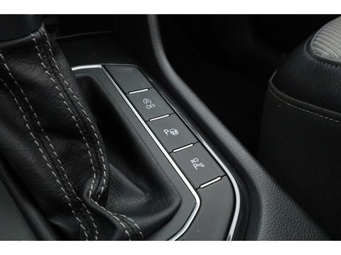 Volkswagen Tiguan 2.0 TSI 4Motion R-Line DSG 220pk! | Pano | 360cam | Elek. Trekhaak | Adapt. Cruise | Stoelverw. | 20'' | Digi. Dashboard