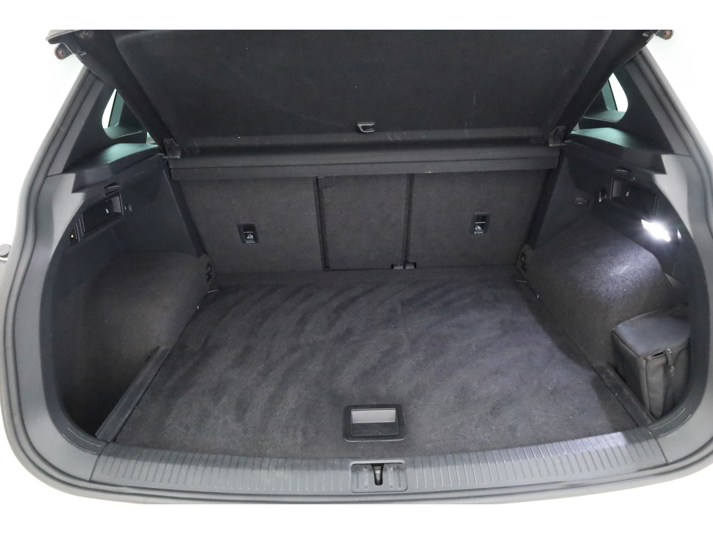 Volkswagen Tiguan 2.0 TSI 4Motion R-Line DSG 220pk! | Pano | 360cam | Elek. Trekhaak | Adapt. Cruise | Stoelverw. | 20'' | Digi. Dashboard