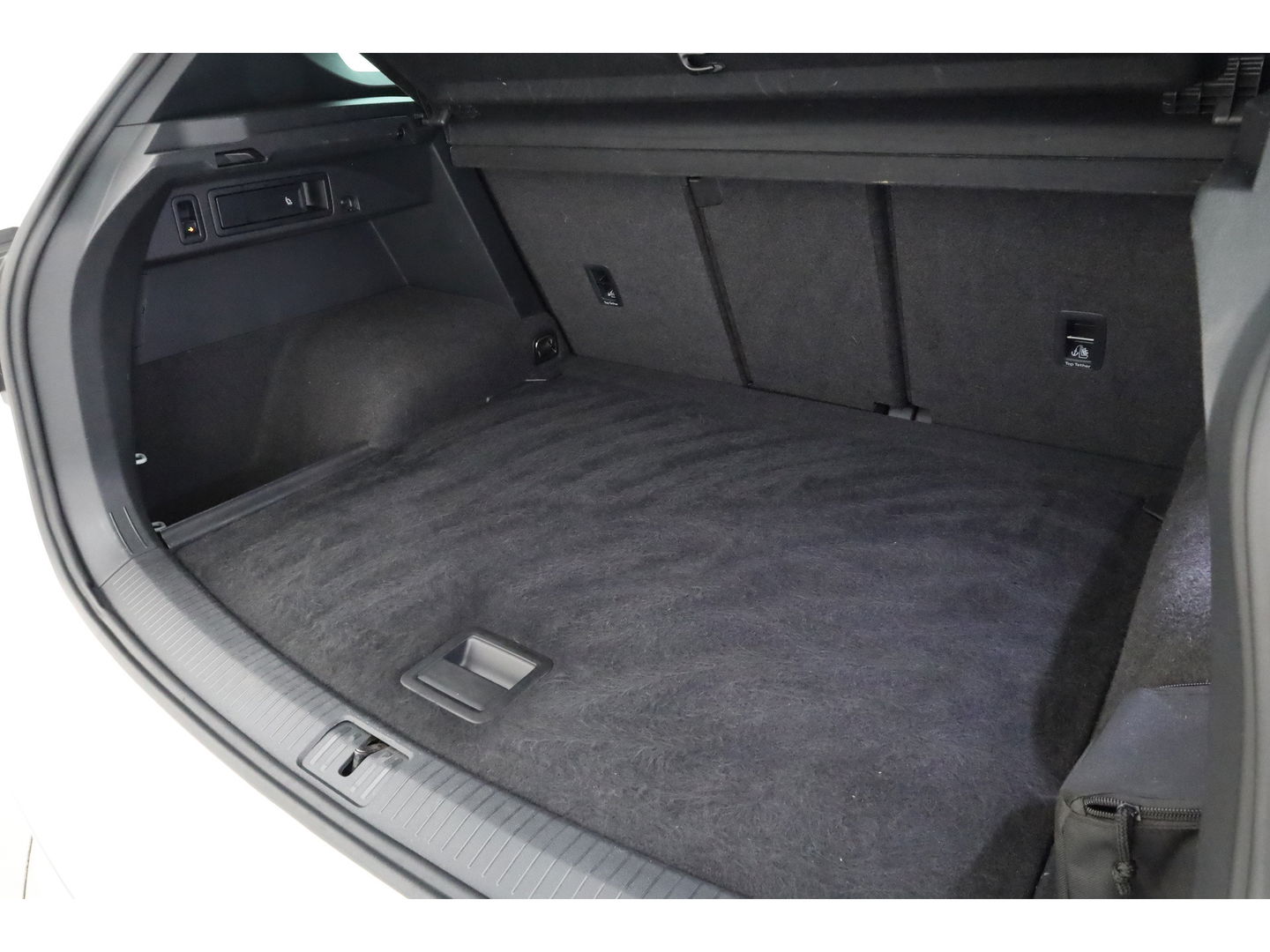 Volkswagen Tiguan 2.0 TSI 4Motion R-Line DSG 220pk! | Pano | 360cam | Elek. Trekhaak | Adapt. Cruise | Stoelverw. | 20'' | Digi. Dashboard