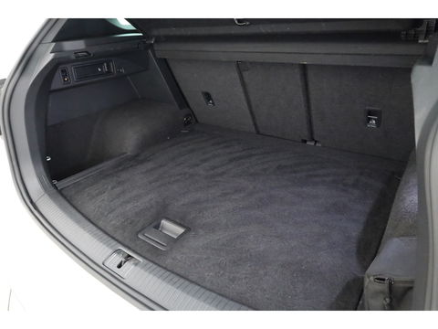 Volkswagen Tiguan 2.0 TSI 4Motion R-Line DSG 220pk! | Pano | 360cam | Elek. Trekhaak | Adapt. Cruise | Stoelverw. | 20'' | Digi. Dashboard