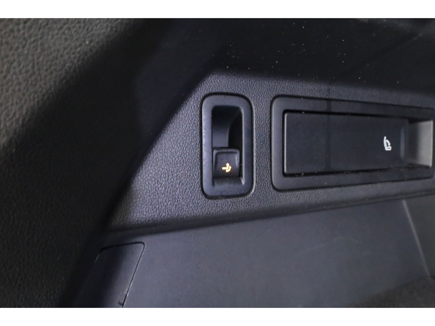 Volkswagen Tiguan 2.0 TSI 4Motion R-Line DSG 220pk! | Pano | 360cam | Elek. Trekhaak | Adapt. Cruise | Stoelverw. | 20'' | Digi. Dashboard