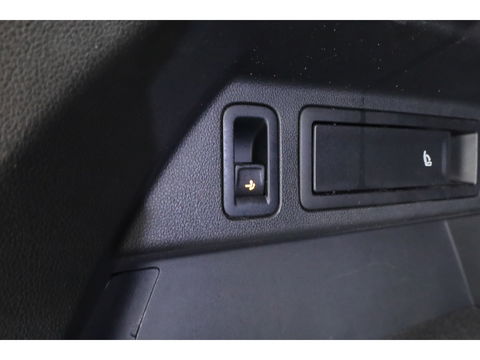 Volkswagen Tiguan 2.0 TSI 4Motion R-Line DSG 220pk! | Pano | 360cam | Elek. Trekhaak | Adapt. Cruise | Stoelverw. | 20'' | Digi. Dashboard