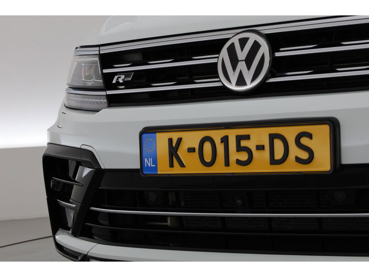 Volkswagen Tiguan 2.0 TSI 4Motion R-Line DSG 220pk! | Pano | 360cam | Elek. Trekhaak | Adapt. Cruise | Stoelverw. | 20'' | Digi. Dashboard