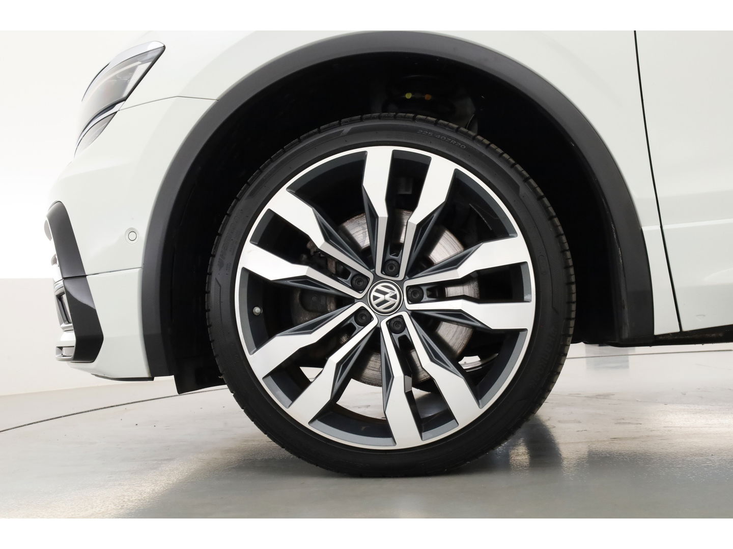 Volkswagen Tiguan 2.0 TSI 4Motion R-Line DSG 220pk! | Pano | 360cam | Elek. Trekhaak | Adapt. Cruise | Stoelverw. | 20'' | Digi. Dashboard