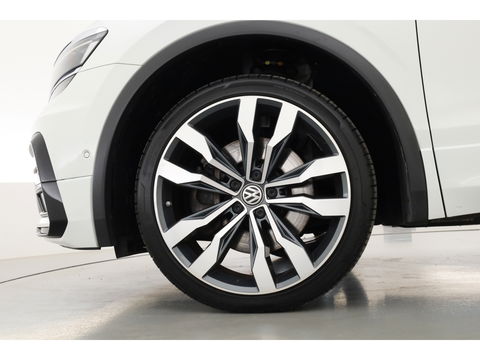 Volkswagen Tiguan 2.0 TSI 4Motion R-Line DSG 220pk! | Pano | 360cam | Elek. Trekhaak | Adapt. Cruise | Stoelverw. | 20'' | Digi. Dashboard