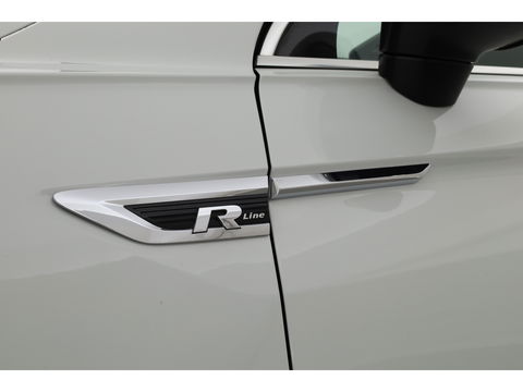 Volkswagen Tiguan 2.0 TSI 4Motion R-Line DSG 220pk! | Pano | 360cam | Elek. Trekhaak | Adapt. Cruise | Stoelverw. | 20'' | Digi. Dashboard