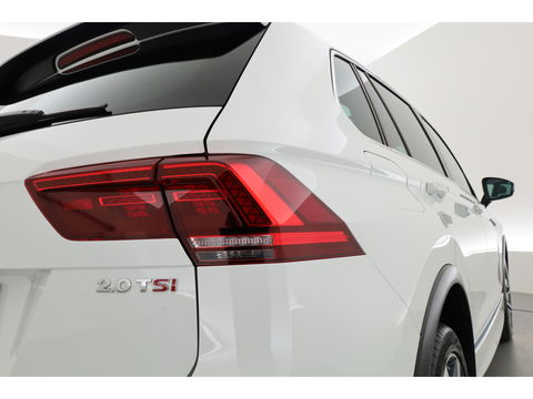 Volkswagen Tiguan 2.0 TSI 4Motion R-Line DSG 220pk! | Pano | 360cam | Elek. Trekhaak | Adapt. Cruise | Stoelverw. | 20'' | Digi. Dashboard