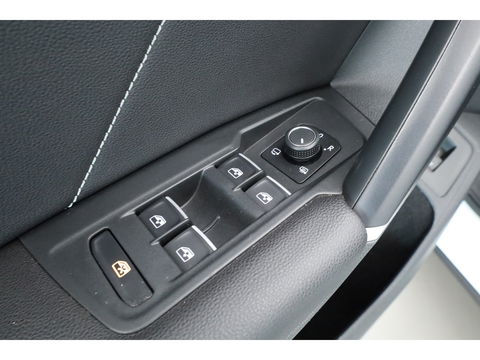 Volkswagen Tiguan 2.0 TSI 4Motion R-Line DSG 220pk! | Pano | 360cam | Elek. Trekhaak | Adapt. Cruise | Stoelverw. | 20'' | Digi. Dashboard