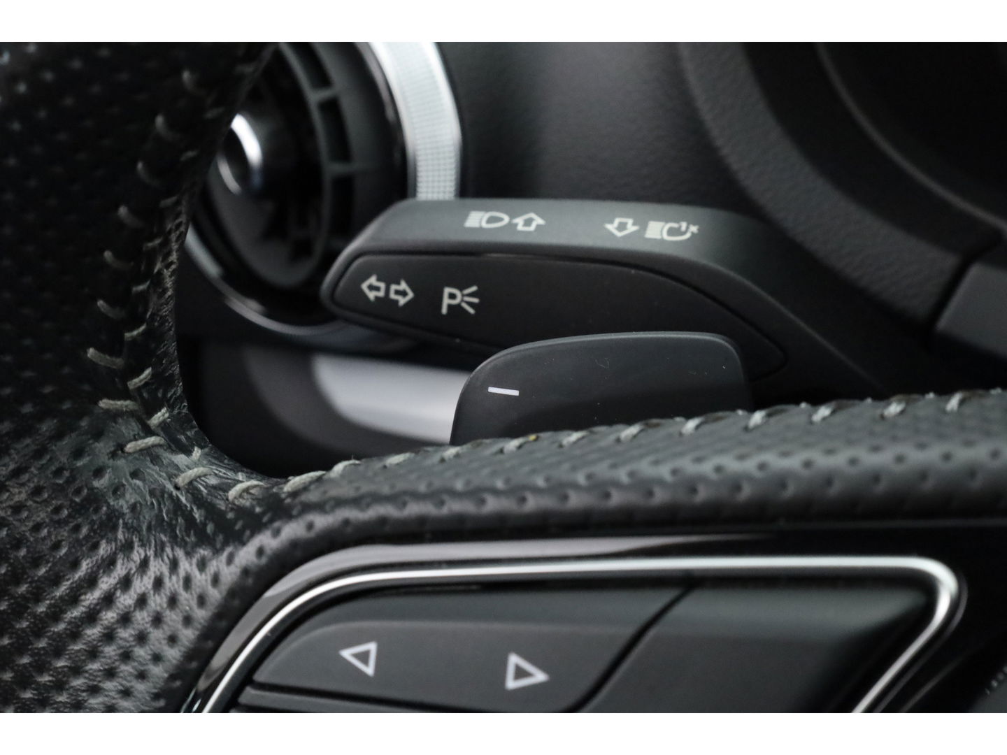 Audi A3 Cabriolet 1.5 TFSI CoD Design S-Line | Digi. Dashboard | B&O audio | Apple CarPlay | Stoelverw. | Adapt. Cruise | Camera | Keyless