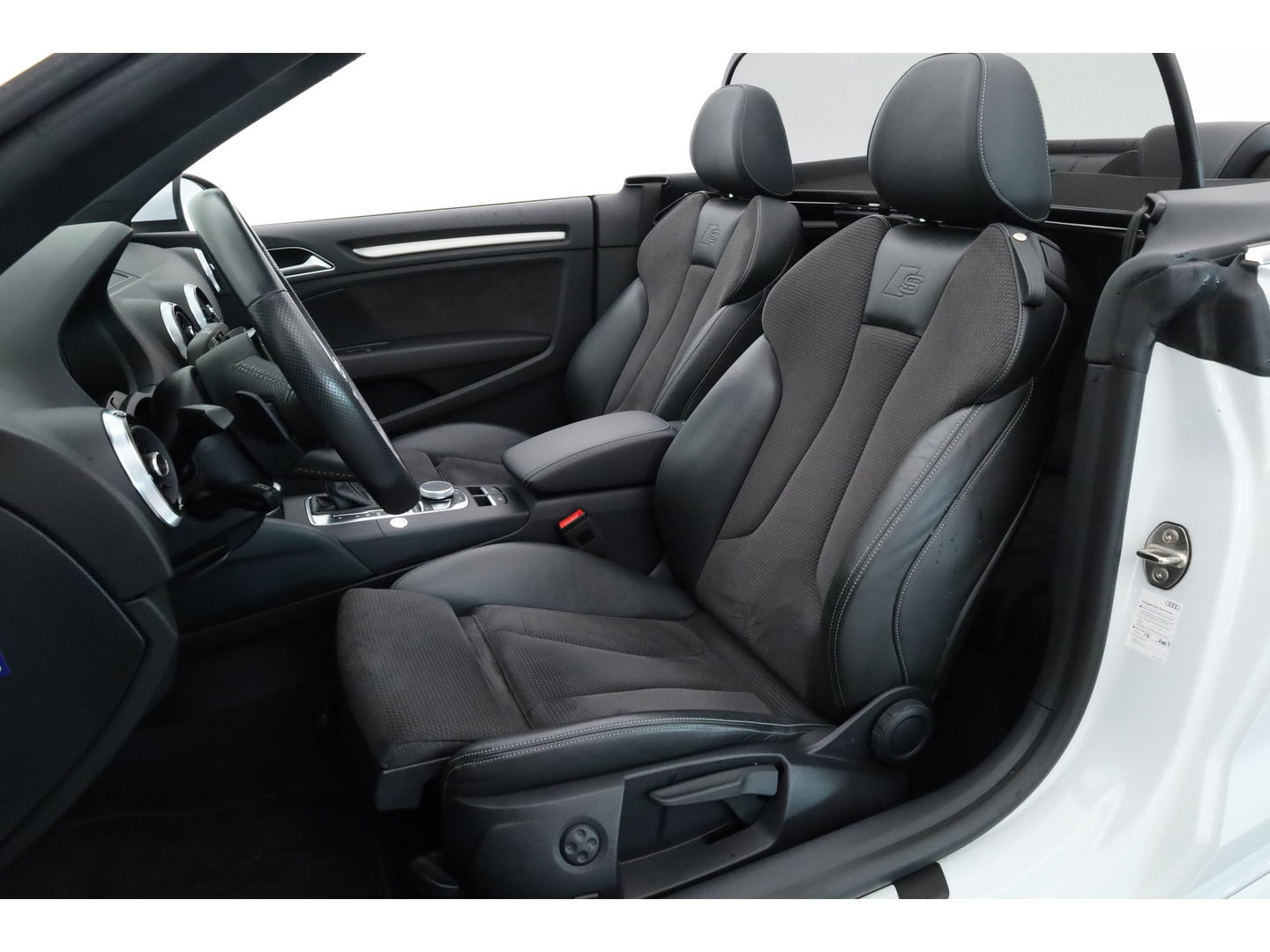 Audi A3 Cabriolet 1.5 TFSI CoD Design S-Line | Digi. Dashboard | B&O audio | Apple CarPlay | Stoelverw. | Adapt. Cruise | Camera | Keyless