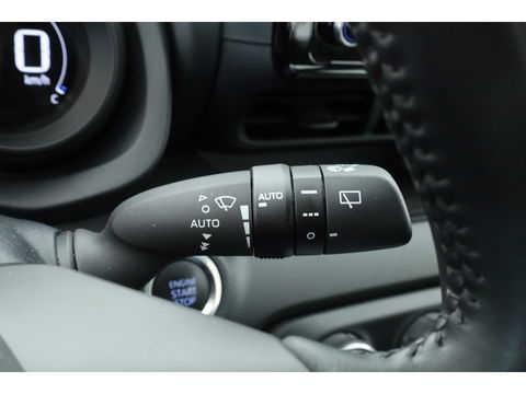 Toyota Yaris 1.5 VVT-i Dynamic | Navi by Apple CarPlay | Camera | Keyless | Adapt. Cruise | Airco | LED |