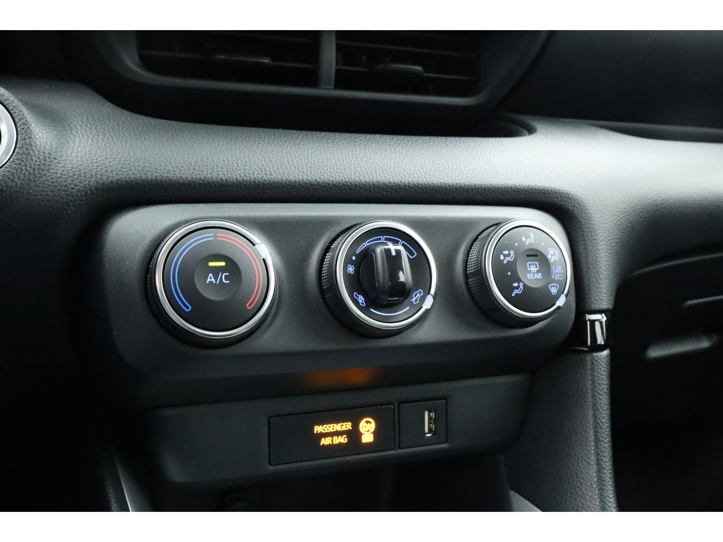 Toyota Yaris 1.5 VVT-i Dynamic | Navi by Apple CarPlay | Camera | Keyless | Adapt. Cruise | Airco | LED |