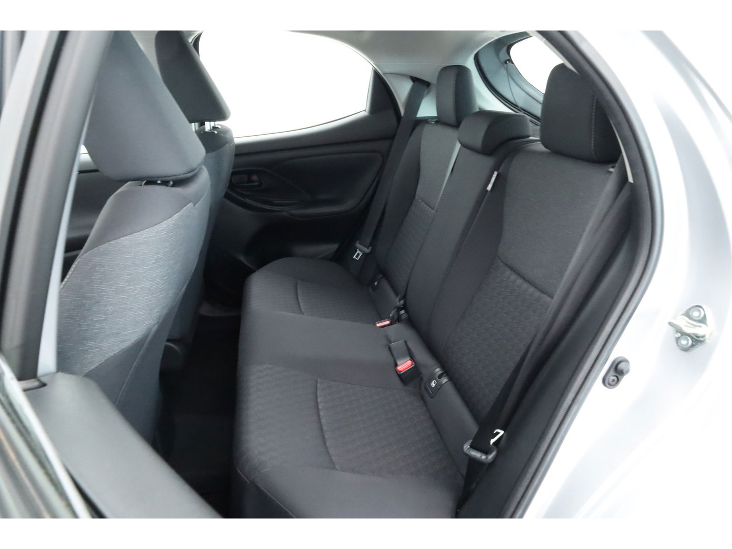 Toyota Yaris 1.5 VVT-i Dynamic | Navi by Apple CarPlay | Camera | Keyless | Adapt. Cruise | Airco | LED |