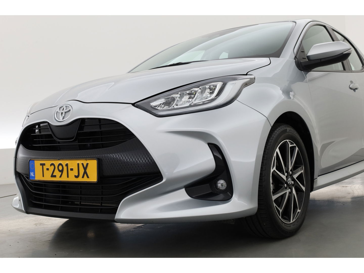 Toyota Yaris 1.5 VVT-i Dynamic | Navi by Apple CarPlay | Camera | Keyless | Adapt. Cruise | Airco | LED |