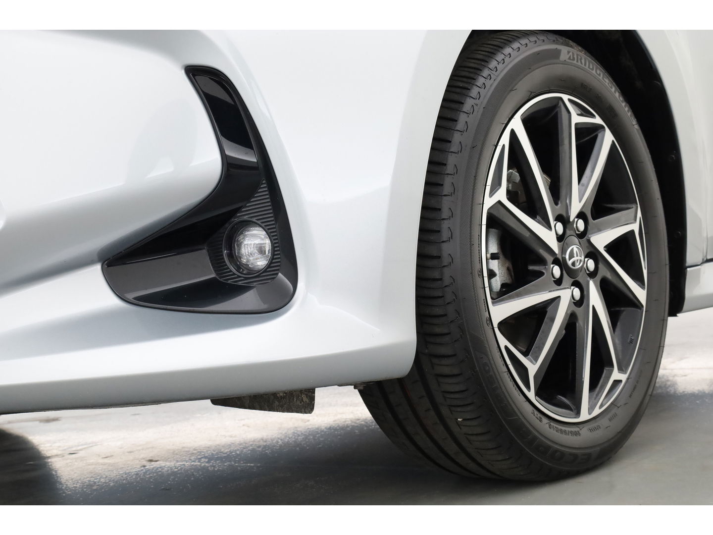 Toyota Yaris 1.5 VVT-i Dynamic | Navi by Apple CarPlay | Camera | Keyless | Adapt. Cruise | Airco | LED |