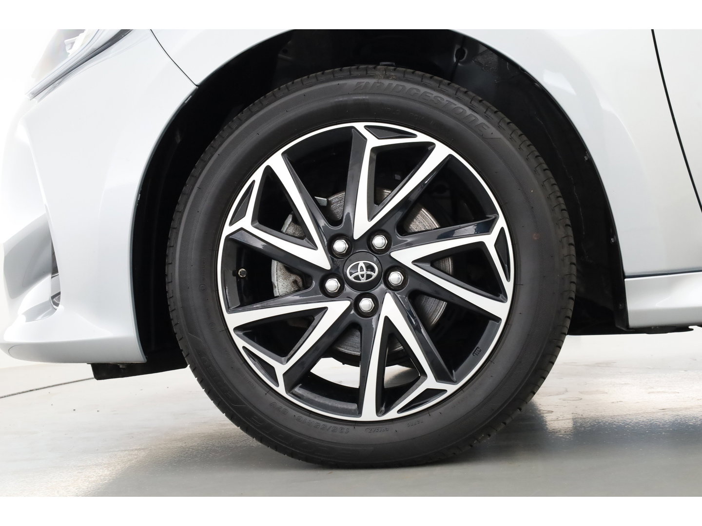 Toyota Yaris 1.5 VVT-i Dynamic | Navi by Apple CarPlay | Camera | Keyless | Adapt. Cruise | Airco | LED |