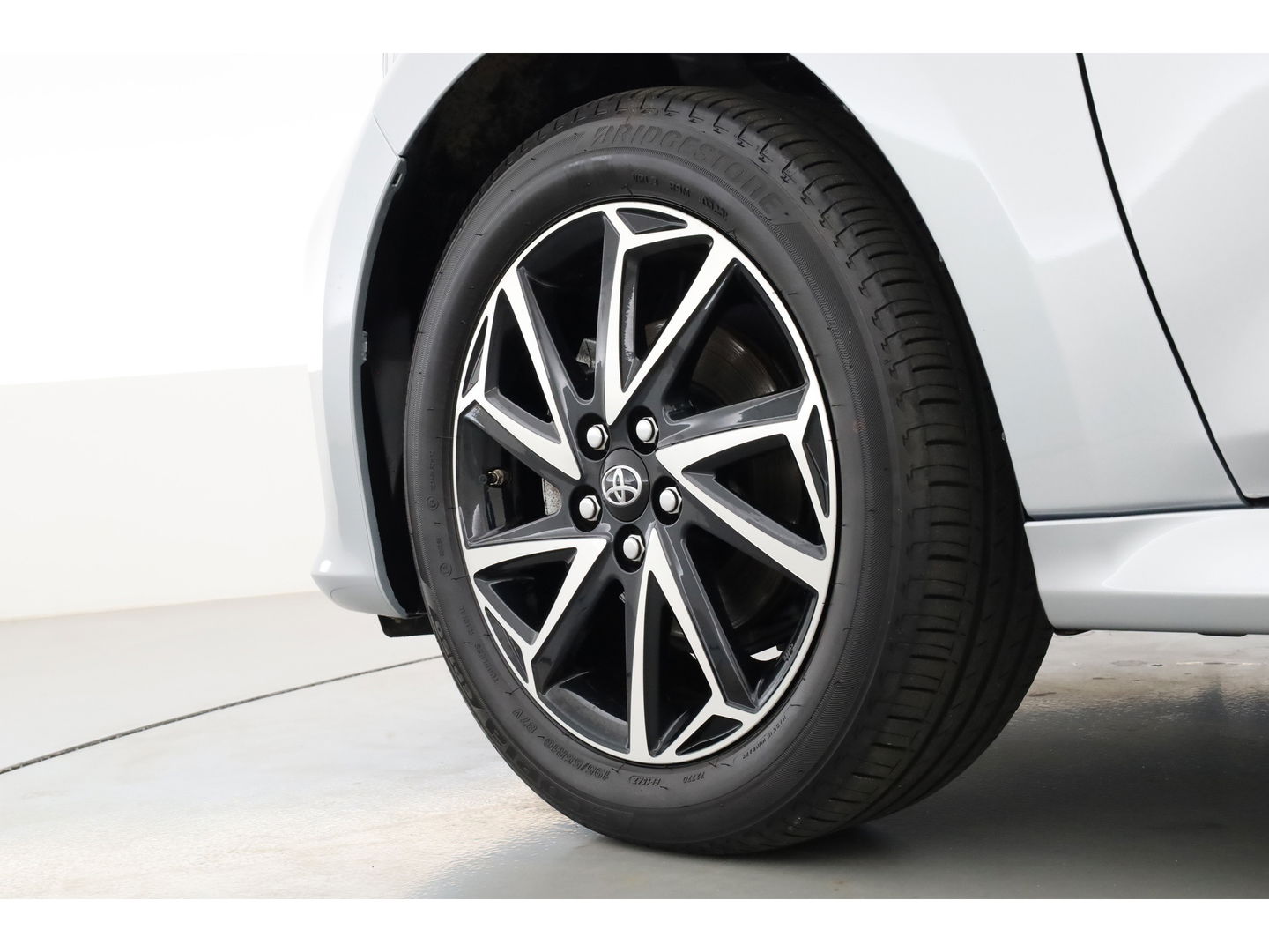 Toyota Yaris 1.5 VVT-i Dynamic | Navi by Apple CarPlay | Camera | Keyless | Adapt. Cruise | Airco | LED |