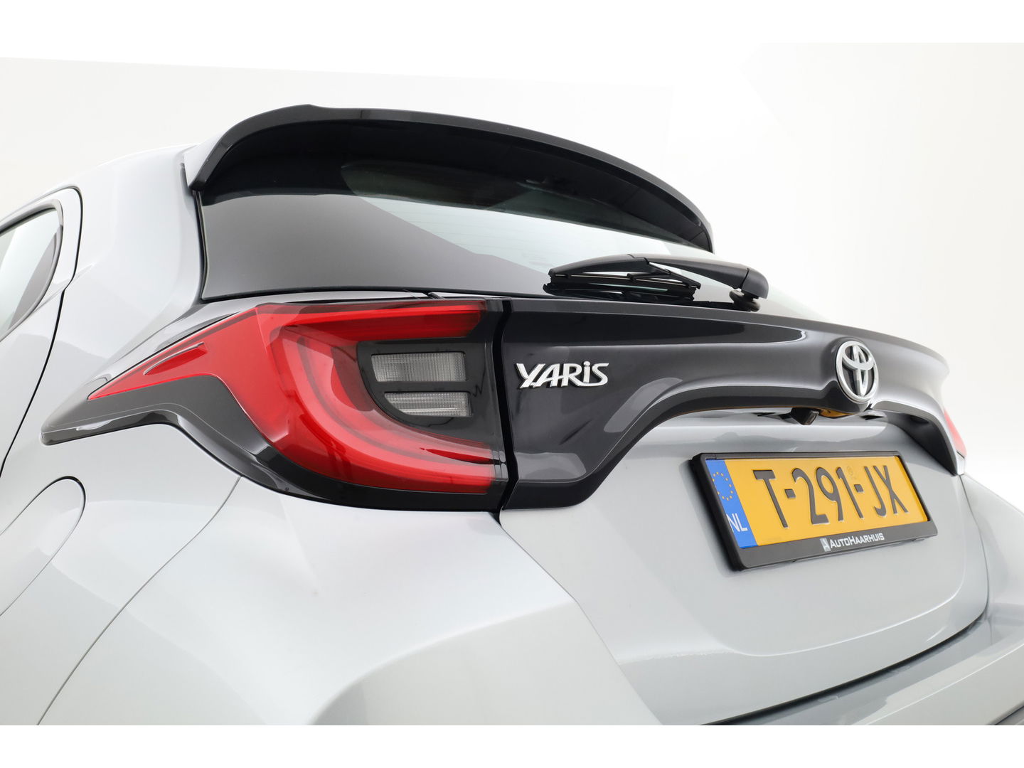 Toyota Yaris 1.5 VVT-i Dynamic | Navi by Apple CarPlay | Camera | Keyless | Adapt. Cruise | Airco | LED |