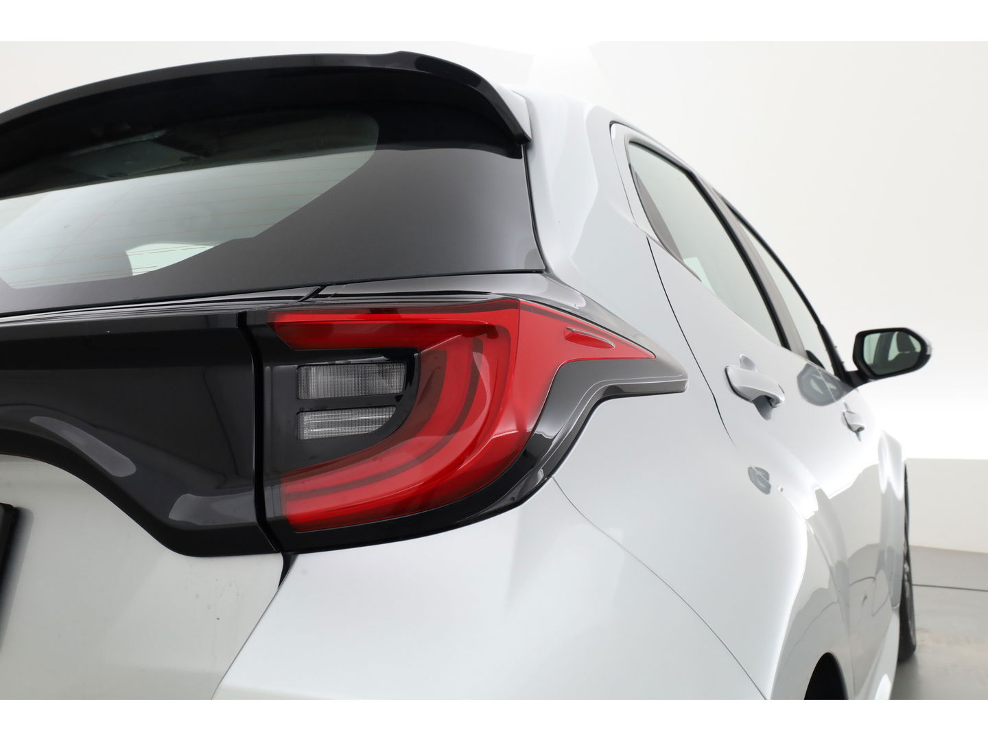 Toyota Yaris 1.5 VVT-i Dynamic | Navi by Apple CarPlay | Camera | Keyless | Adapt. Cruise | Airco | LED |