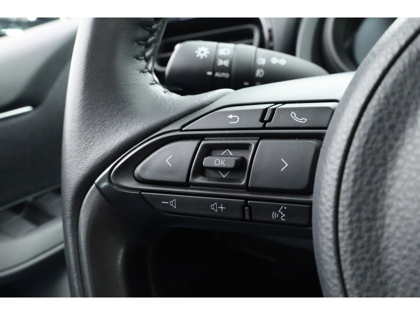 Toyota Yaris 1.5 VVT-i Dynamic | Navi by Apple CarPlay | Camera | Keyless | Adapt. Cruise | Airco | LED |