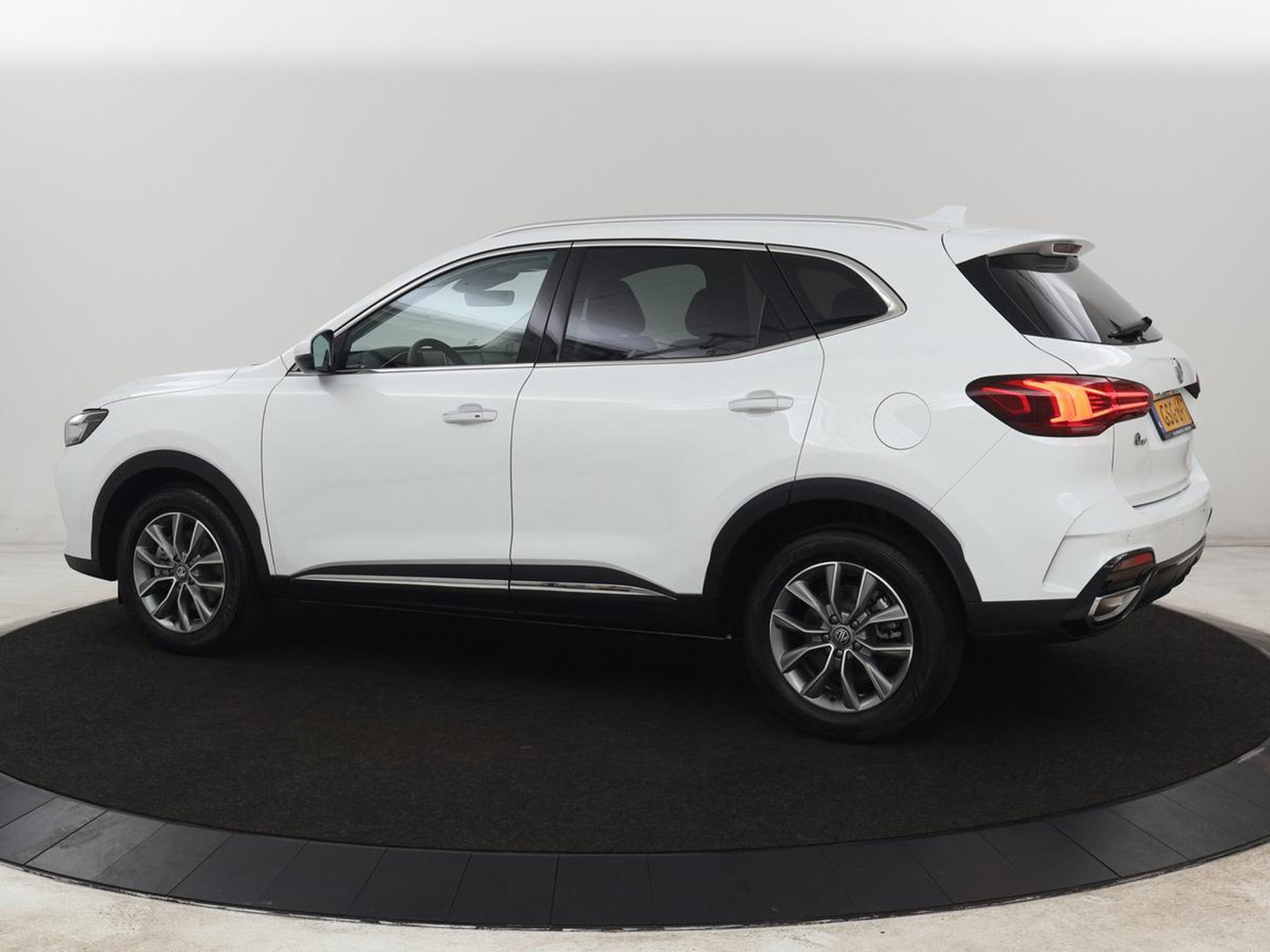 MG EHS 1.5 TGDI PHEV Comfort | SOH 96% | Origineel NL | Leder | Adaptive cruise | Stoelverwarming | Carplay | Camera | Digital Cockpit | Navigatie | Keyless | Plug In