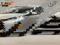 Toyota Aygo - 1.0 VVT-i x-play (APPLE CARPLAY, BLUETOOTH, CAMERA, MULTIFUNCTIONEEL STUURWIEL, SPORTSTOELEN, CRUISE, ELEK RAMEN, NIEUWSTAAT)