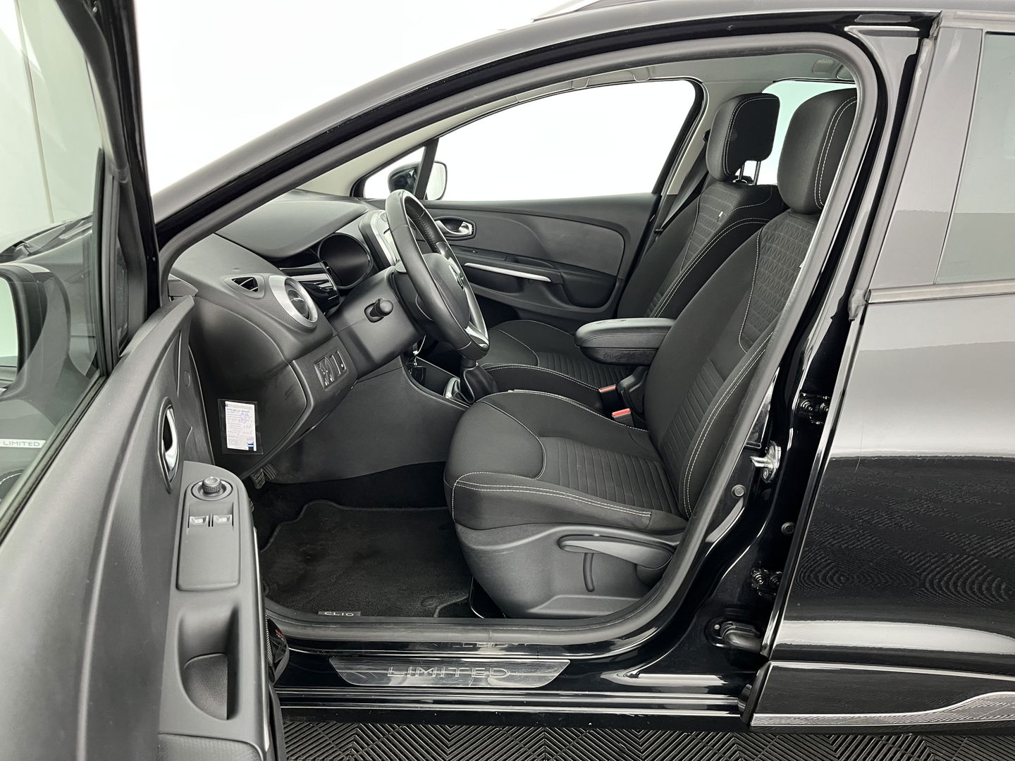 Renault Clio Estate 1.5 dCi ECO Dynamique *NAVI-FULLMAP | AIRCO | CRUISE | KEYLESS | COMFORT-SEATS | BASS-REFLEX-AUDIO | 16"ALU*