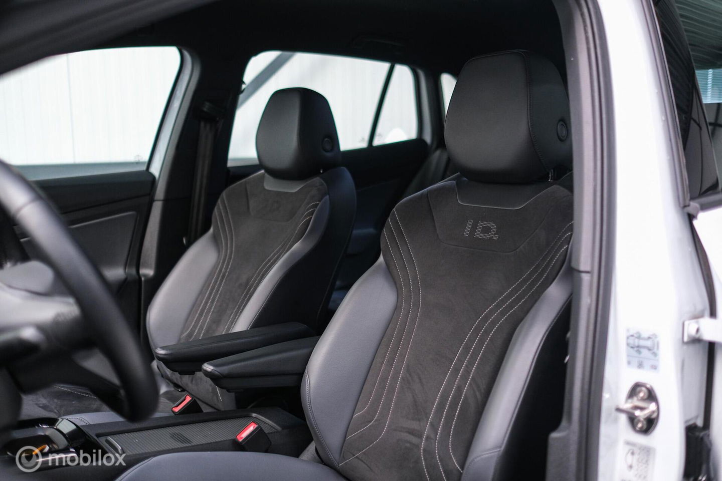 Volkswagen ID.4 Pro 77 kWh | 2023 | Trekhaak | NL auto NAP | Stoelverwarming | Alcantara | Ambiance |