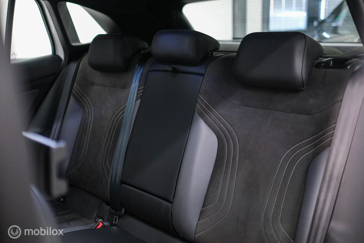 Volkswagen ID.4 Pro 77 kWh | 2023 | Trekhaak | NL auto NAP | Stoelverwarming | Alcantara | Ambiance |