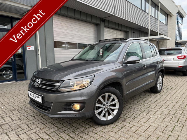 Volkswagen Tiguan - Highline 2.0 TDI | Lage km | Pano | Trekhaak