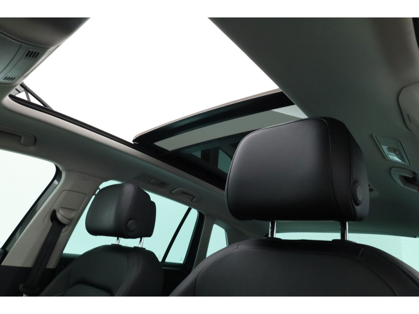 Volkswagen Tiguan 1.4 TSI ACT Highline DSG | Digi. Dashboard | Pano | Leder | Stoel- Stuurverw . | 360cam | Elek. Trekhaak