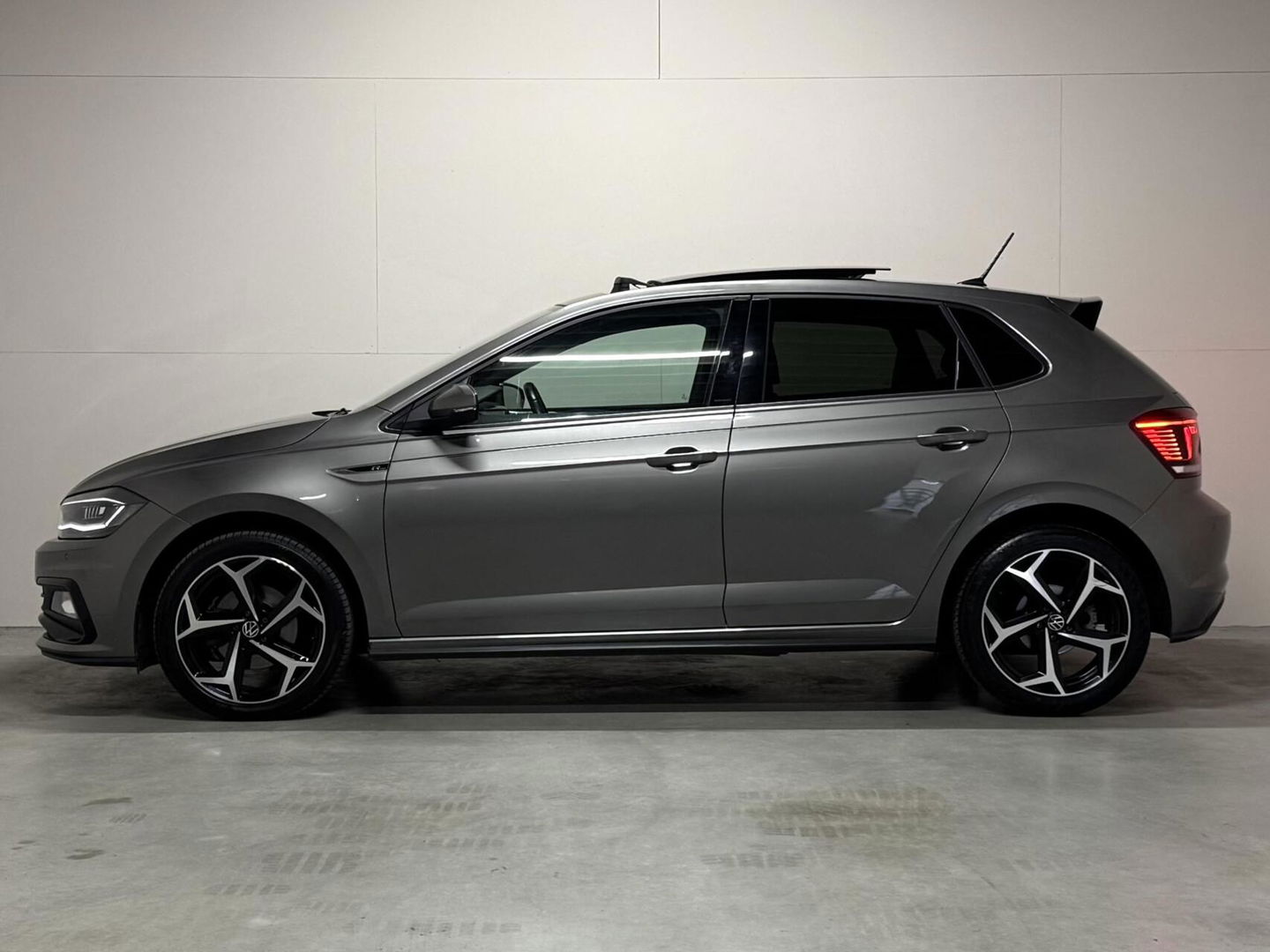 Volkswagen Polo 1.0 TSI 2x R-Line Pano Virtual DSG Carplay Camera NAP