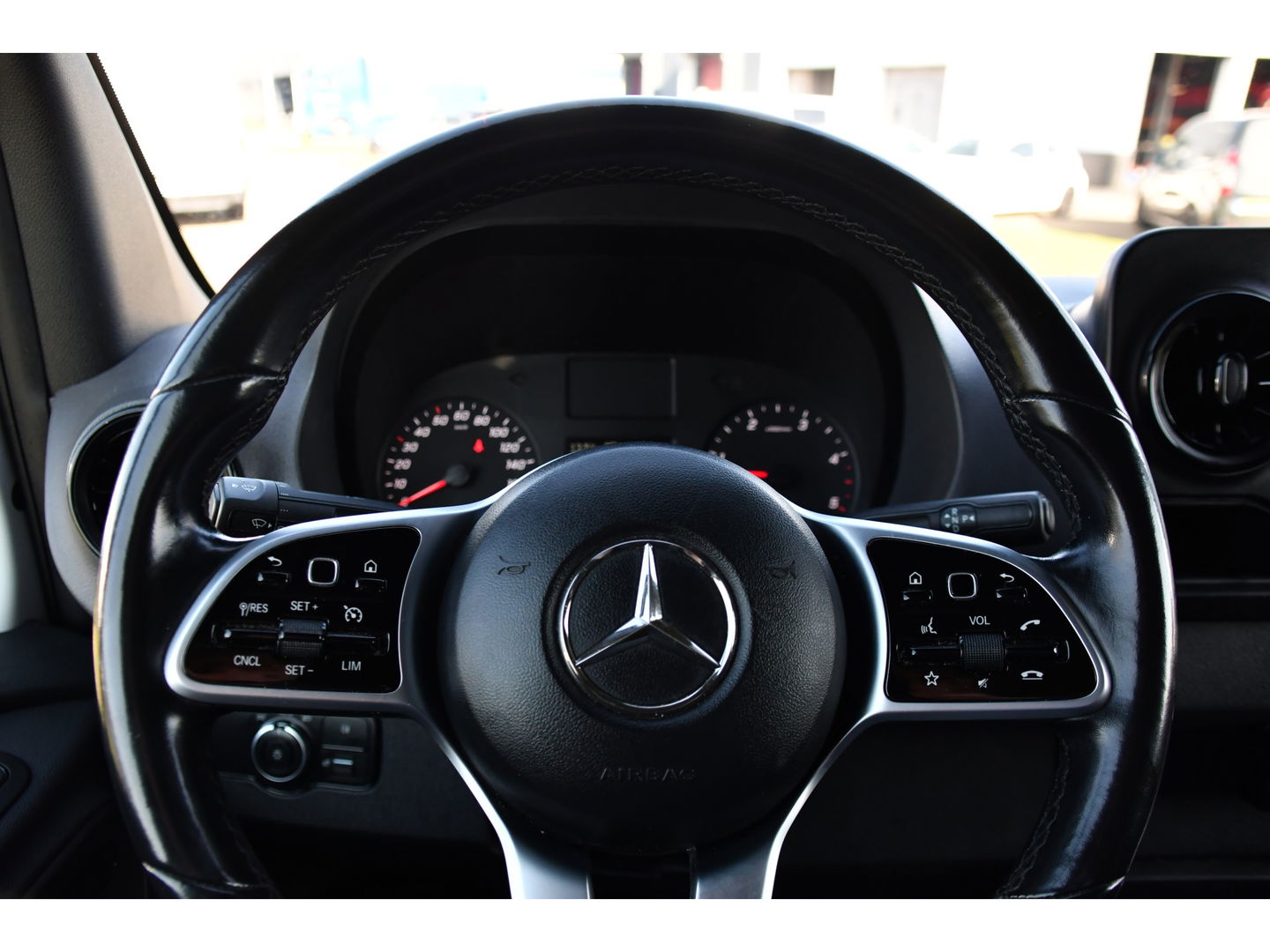 Mercedes-Benz Sprinter 319 V6 3.0 CDI L2H2 PB Edition Camera, Cruise, Carplay, 3500kg Trekhaak, 10,5'' Mbux, LED, Stoelverwarming, Automaat Uniek!