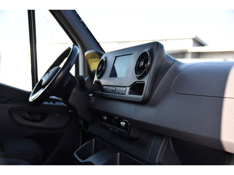 Mercedes-Benz Sprinter 319 V6 3.0 CDI L2H2 PB Edition Camera, Cruise, Carplay, 3500kg Trekhaak, 10,5'' Mbux, LED, Stoelverwarming, Automaat Uniek!