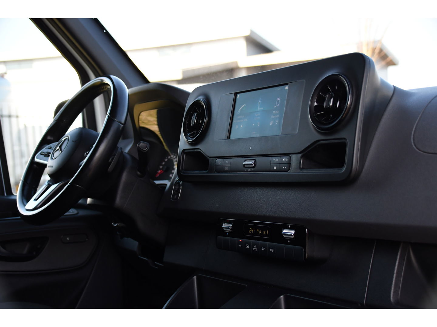 Mercedes-Benz Sprinter 319 V6 3.0 CDI L2H2 PB Edition Camera, Cruise, Carplay, 3500kg Trekhaak, 10,5'' Mbux, LED, Stoelverwarming, Automaat Uniek!