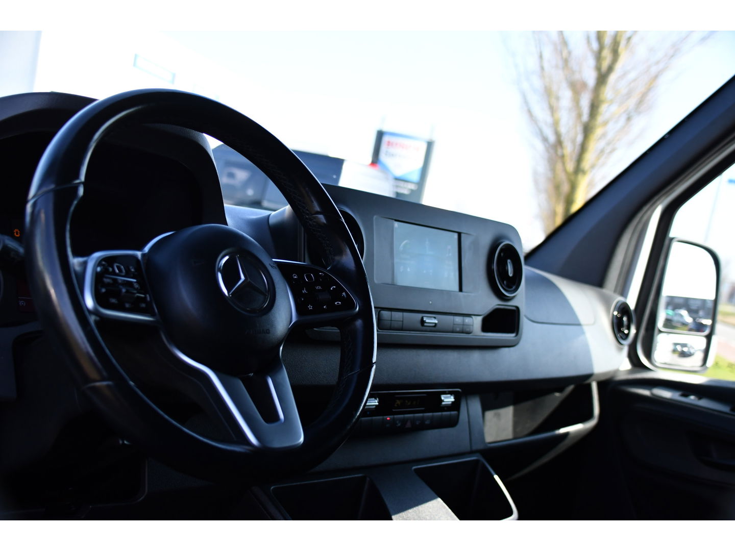 Mercedes-Benz Sprinter 319 V6 3.0 CDI L2H2 PB Edition Camera, Cruise, Carplay, 3500kg Trekhaak, 10,5'' Mbux, LED, Stoelverwarming, Automaat Uniek!