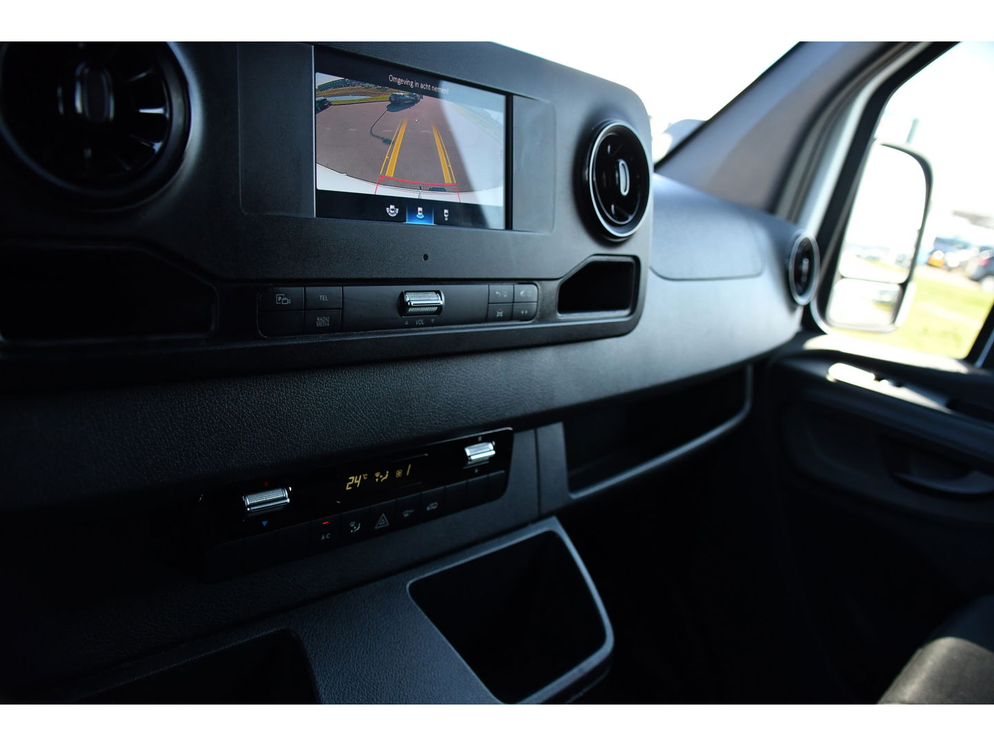 Mercedes-Benz Sprinter 319 V6 3.0 CDI L2H2 PB Edition Camera, Cruise, Carplay, 3500kg Trekhaak, 10,5'' Mbux, LED, Stoelverwarming, Automaat Uniek!