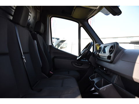 Mercedes-Benz Sprinter 319 V6 3.0 CDI L2H2 PB Edition Camera, Cruise, Carplay, 3500kg Trekhaak, 10,5'' Mbux, LED, Stoelverwarming, Automaat Uniek!