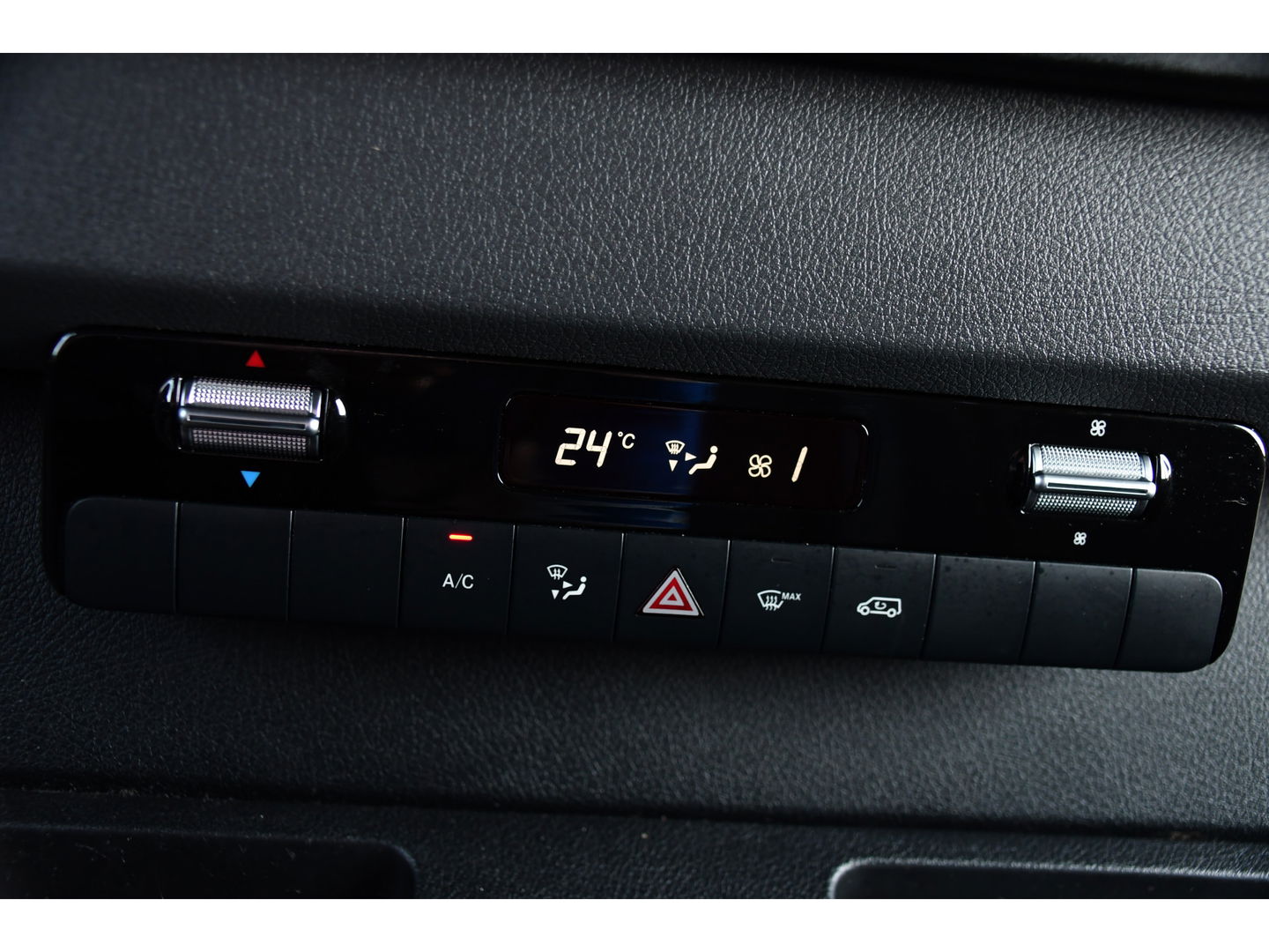 Mercedes-Benz Sprinter 319 V6 3.0 CDI L2H2 PB Edition Camera, Cruise, Carplay, 3500kg Trekhaak, 10,5'' Mbux, LED, Stoelverwarming, Automaat Uniek!