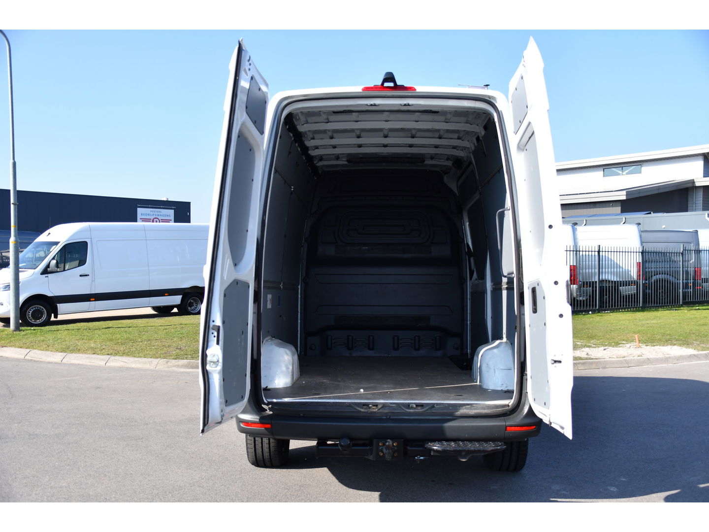 Mercedes-Benz Sprinter 319 V6 3.0 CDI L2H2 PB Edition Camera, Cruise, Carplay, 3500kg Trekhaak, 10,5'' Mbux, LED, Stoelverwarming, Automaat Uniek!