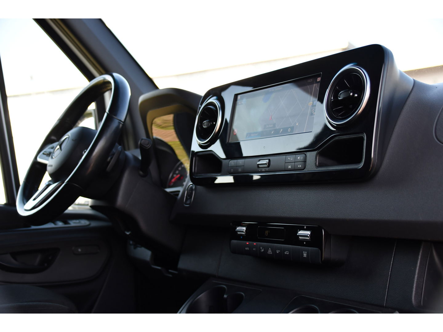 Mercedes-Benz Sprinter 519 V6 3.0 CDI L3H2 PB Edition Camera, Cruise, Carplay, LED, 3500kg Trekhaak, 10,5'' Mbux, Stoelverwarming, Softclose, Uniek!