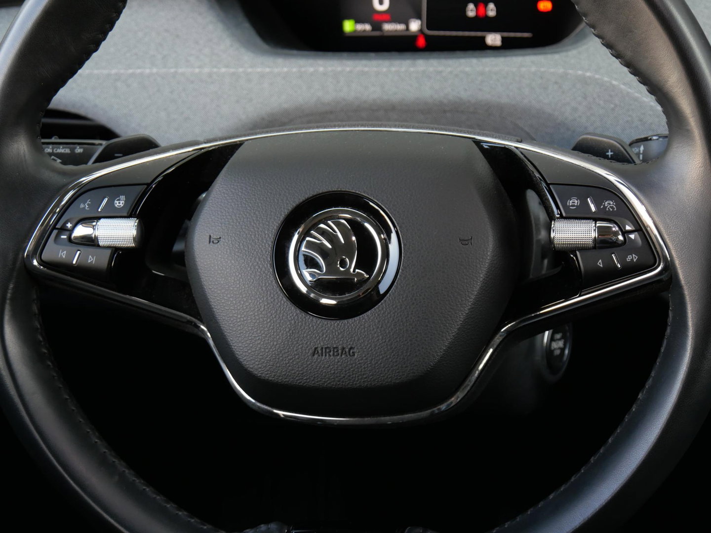 Škoda Enyaq iV 80/ CLIMATE PACK/ TREKHAAK/ PARKEERVERWARMING/ SOH 92%