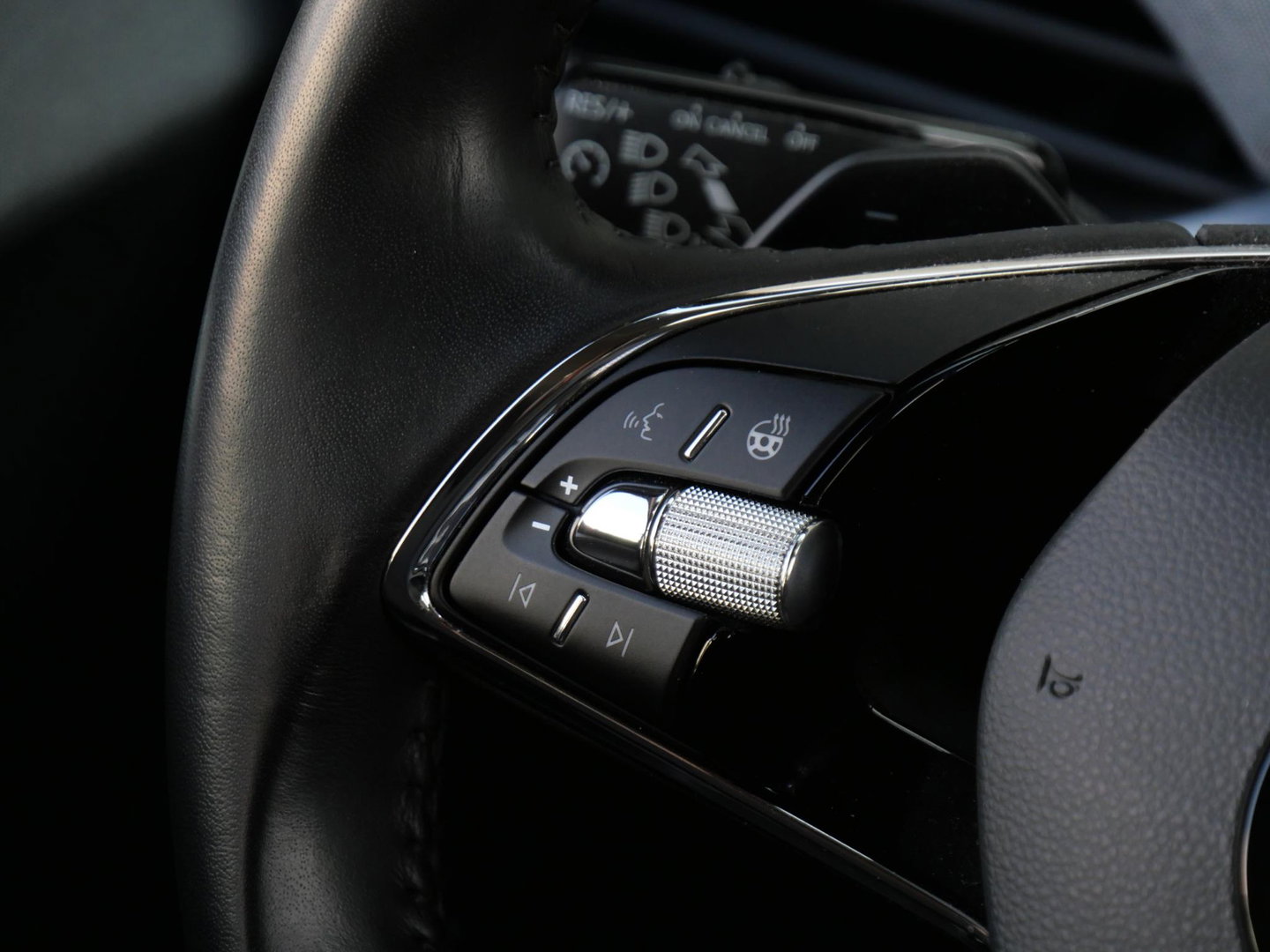 Škoda Enyaq iV 80/ CLIMATE PACK/ TREKHAAK/ PARKEERVERWARMING/ SOH 92%