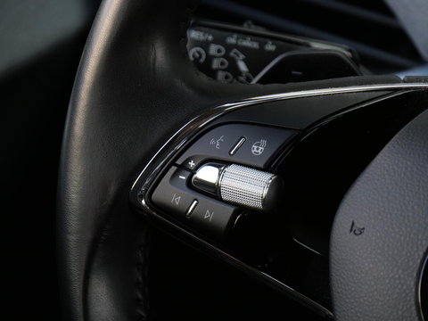 Škoda Enyaq iV 80/ CLIMATE PACK/ TREKHAAK/ PARKEERVERWARMING/ SOH 92%