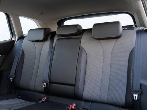 Škoda Enyaq iV 80/ CLIMATE PACK/ TREKHAAK/ PARKEERVERWARMING/ SOH 92%