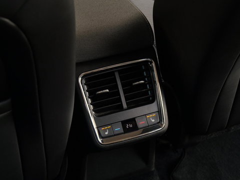 Škoda Enyaq iV 80/ CLIMATE PACK/ TREKHAAK/ PARKEERVERWARMING/ SOH 92%