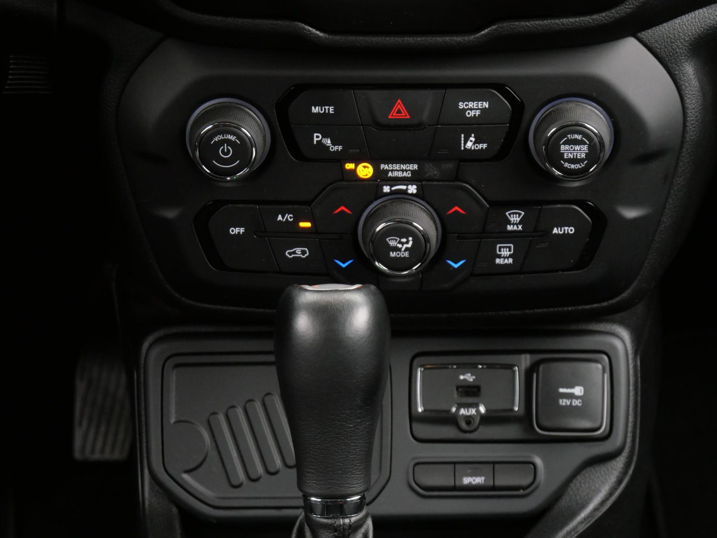 Jeep Renegade 1.3T LIMITED/ AFN. TREKHAAK/ CARPLAY/ PDC V+A/ ALL-SEASON BANDEN