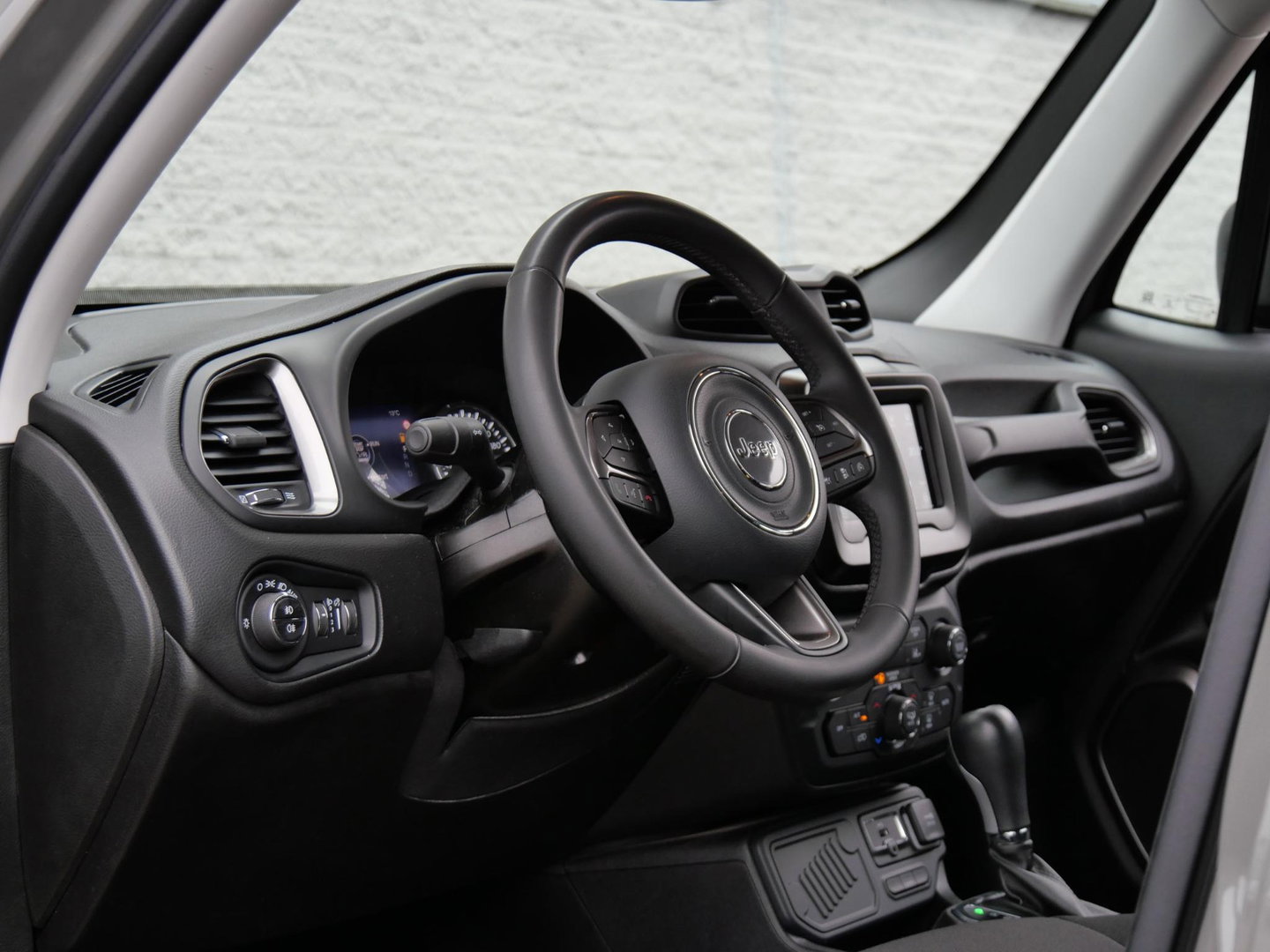 Jeep Renegade 1.3T LIMITED/ AFN. TREKHAAK/ CARPLAY/ PDC V+A/ ALL-SEASON BANDEN