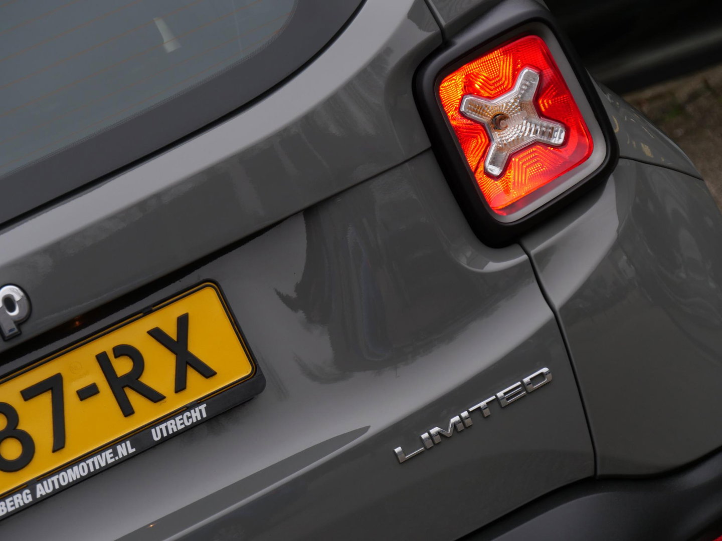 Jeep Renegade 1.3T LIMITED/ AFN. TREKHAAK/ CARPLAY/ PDC V+A/ ALL-SEASON BANDEN