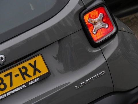 Jeep Renegade 1.3T LIMITED/ AFN. TREKHAAK/ CARPLAY/ PDC V+A/ ALL-SEASON BANDEN